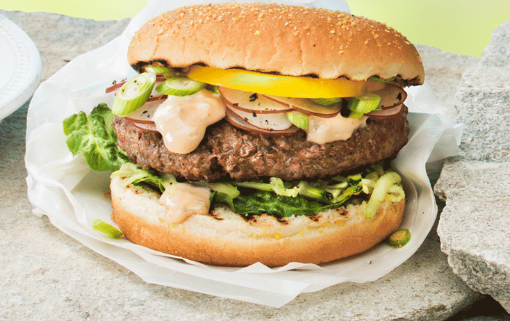 Hamburgers with garlic and chilli mayonnaise